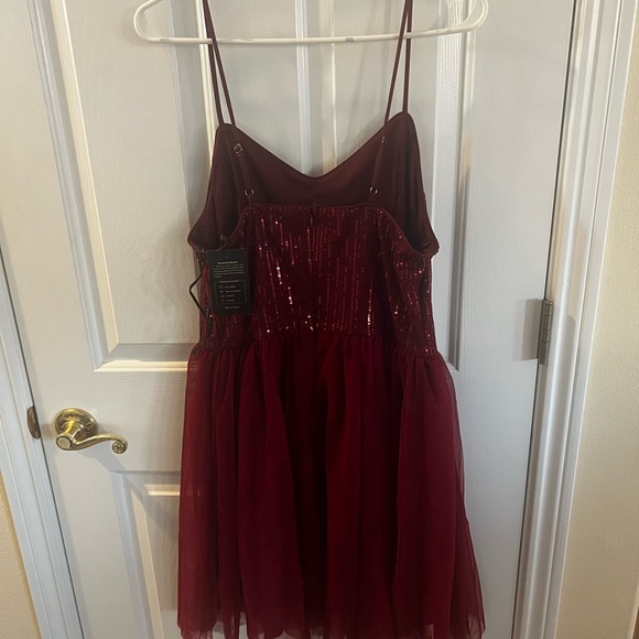 Glamorous Burgundy Red Sequin Semiformal Party Dress.  Valentine’s Day! - Picture 6 of 8